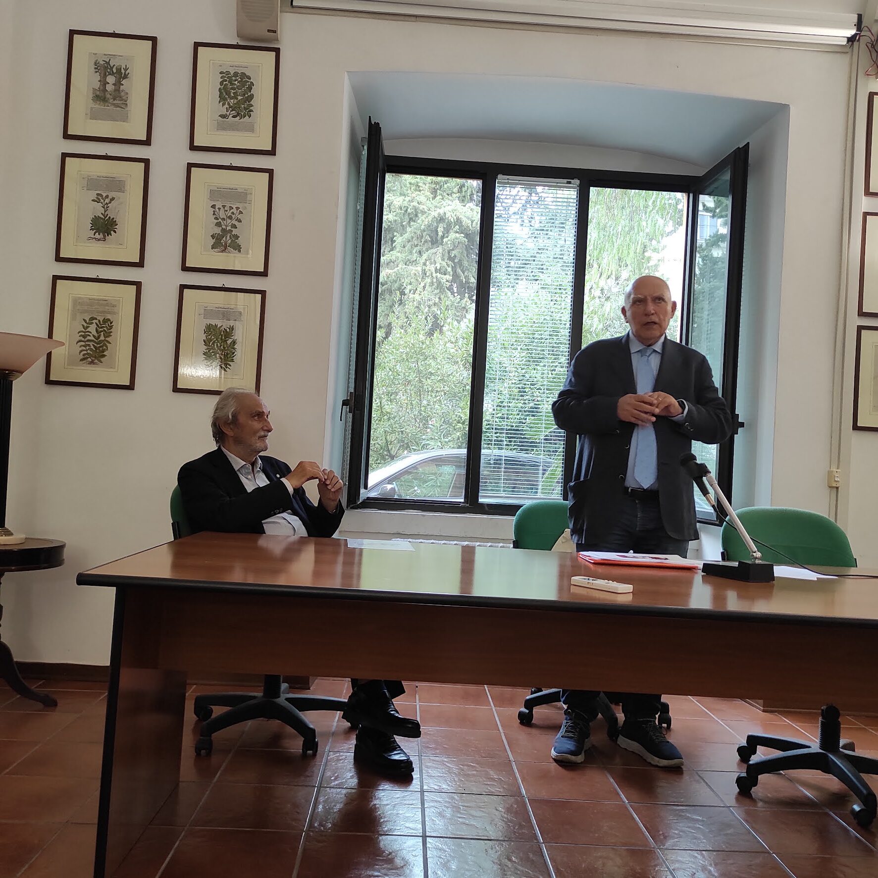 Scopertura Targa Albero della Pace – Accademia Pugliese delle Scienze Scopertura Targa Albero della Pace – Accademia Pugliese delle Scienze